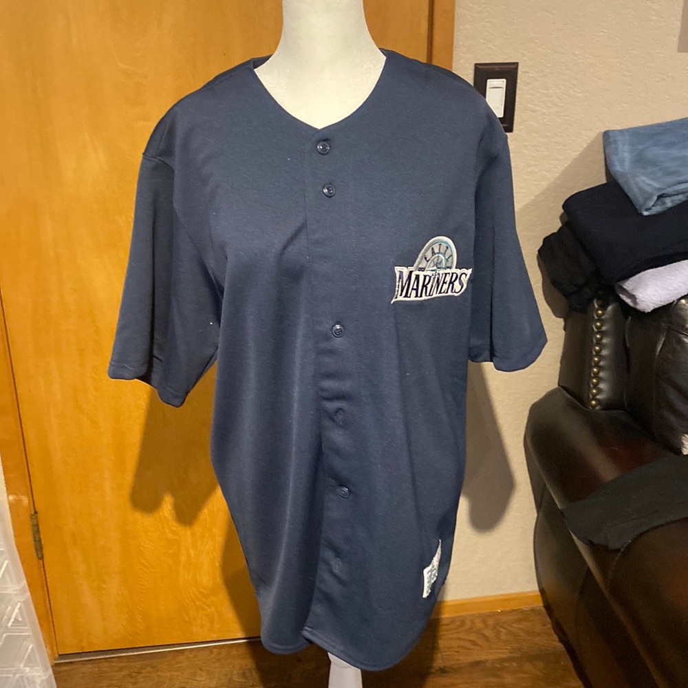 Men’s size medium Seattle Mariner’s jersey